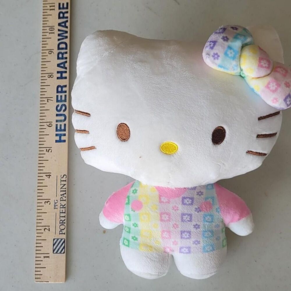 Hello Kitty plush - Picture 3 of 4